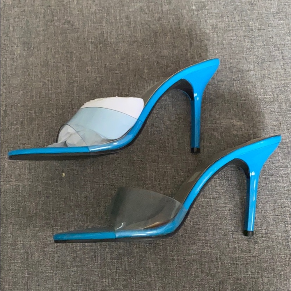 Size 6.5  Women’s turquoise, slip on heels